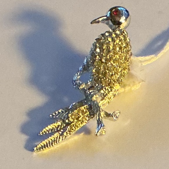 Brooch - Picture 1 of 4